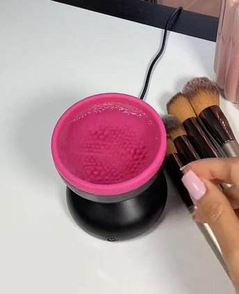 Compact Brush Cleaner for Effortless Makeup Maintenance - ZEEKO.AE