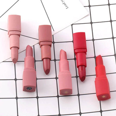 Exquisite Collection of Vibrant Lipsticks - ZEEKO.AE